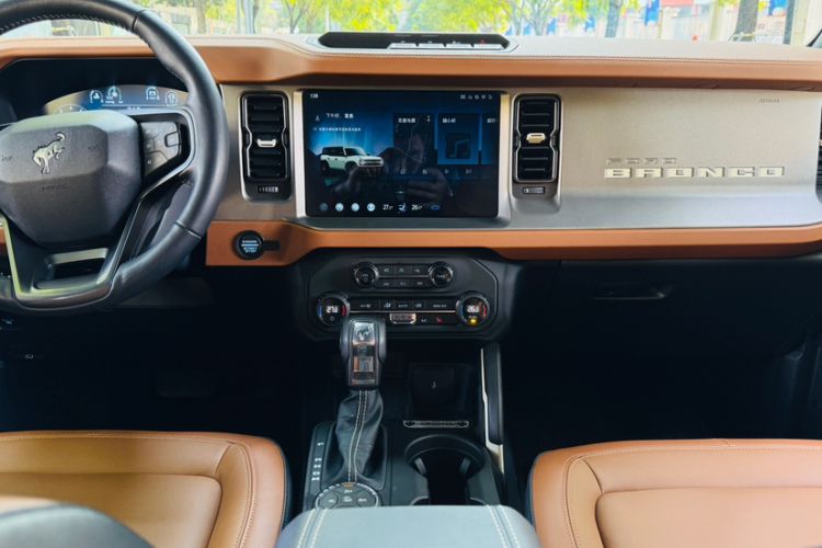 Used Ford Bronco 2024 2.3T Long Beach Interior 6