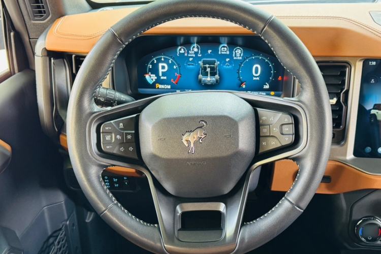 Used Ford Bronco 2024 2.3T Long Beach Interior 8