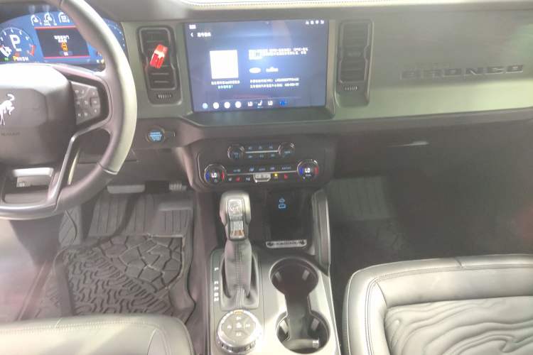 Used Ford Bronco 2024 2.3T Everglades Audio And AC Panel