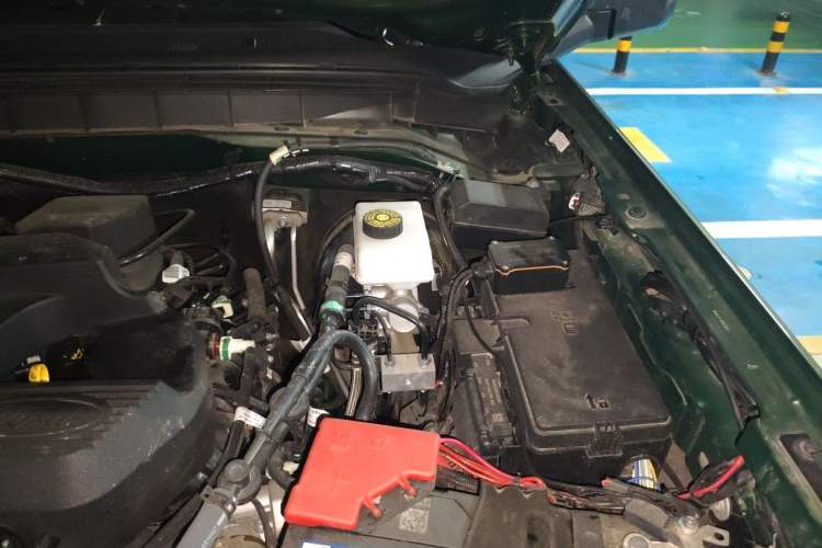 Used Ford Bronco 2024 2.3T Everglades Engine Bay Left