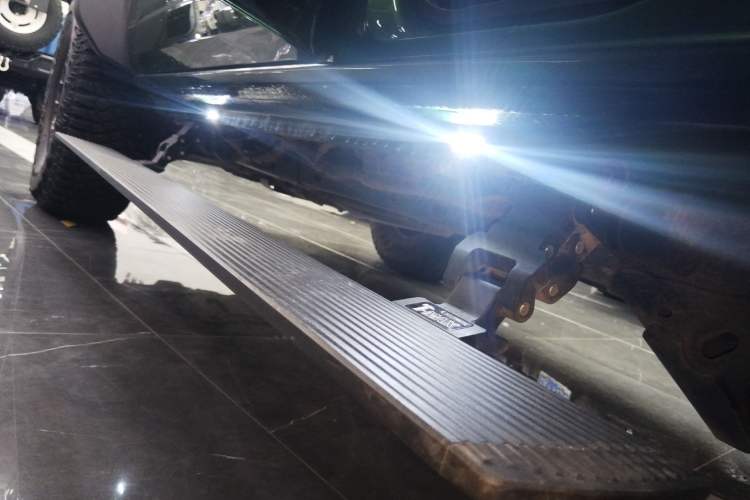 Used Ford Bronco 2024 2.3T Everglades Left Side Sill