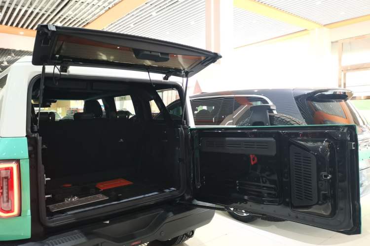 Used Ford Bronco 2024 2.3T Diamond Edition Trunk