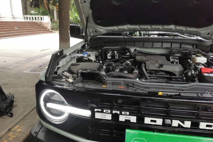 Used Ford Bronco 2024 2.3T Long Beach Engine Bay Right