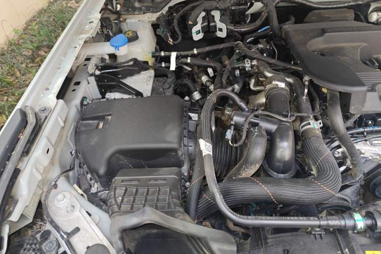 Used Ford Bronco 2024 2.3T Long Beach Engine Bay Right