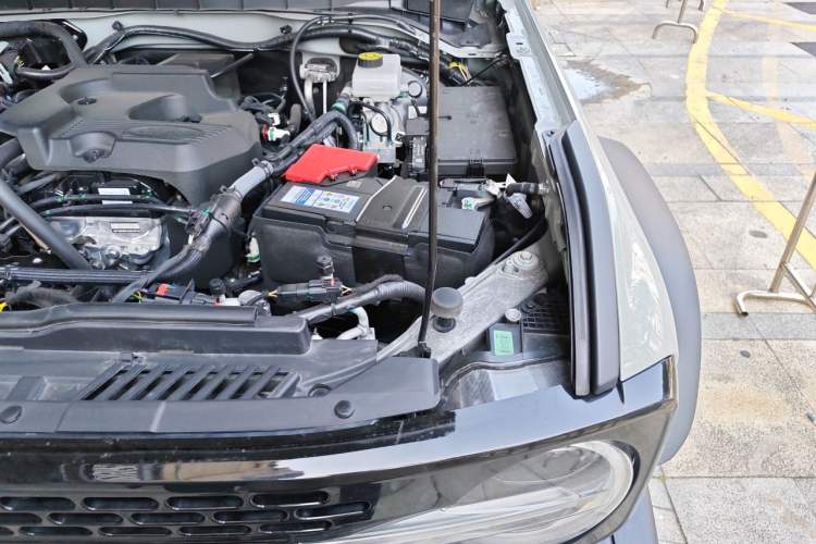 Used Ford Bronco 2024 2.3T Wilderness Engine Bay Left