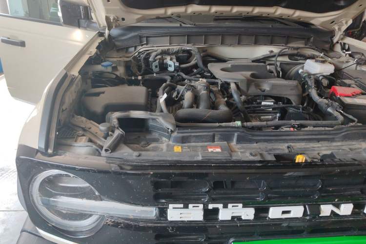 Used Ford Bronco 2024 2.3T Long Beach Engine Bay Right