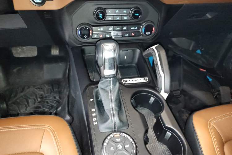Used Ford Bronco 2024 2.3T Long Beach Gear Lever