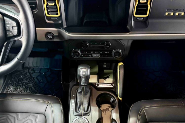 Used Ford Bronco 2024 2.3T Wilderness Interior 9