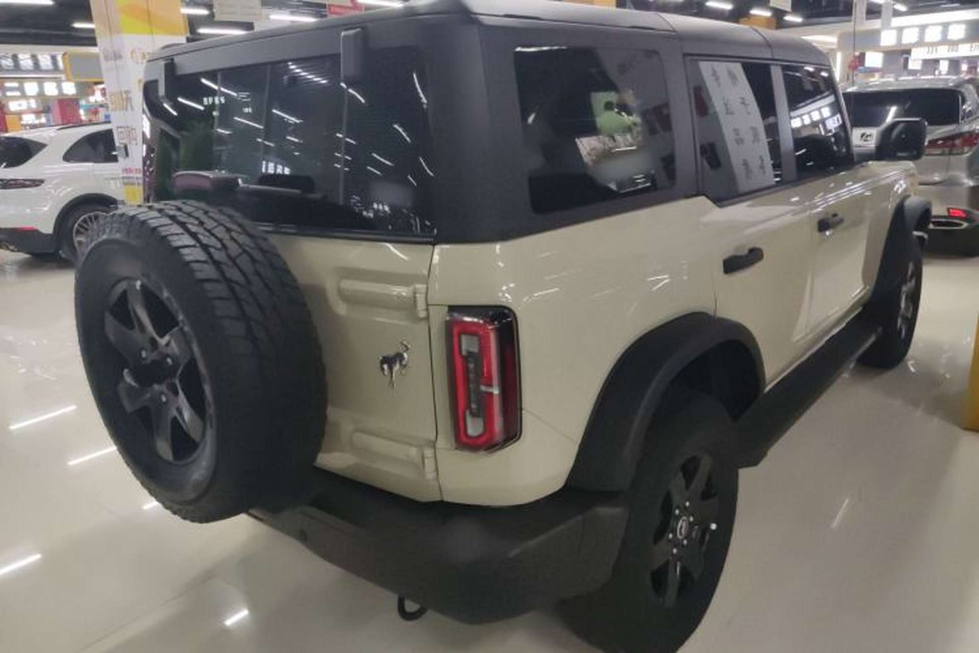 Used Ford Bronco 2024 2.3T Diamond Edition Rear Right 45 Deg