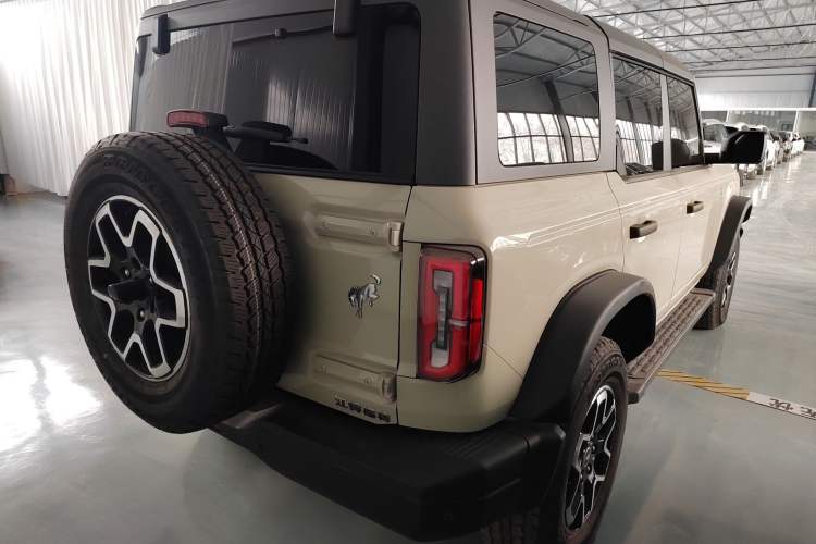 Used Ford Bronco 2024 2.3T Long Beach Rear Right 45 Deg