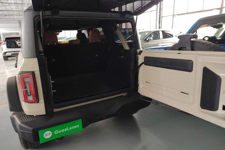 Used Ford Bronco 2024 2.3T Long Beach Trunk