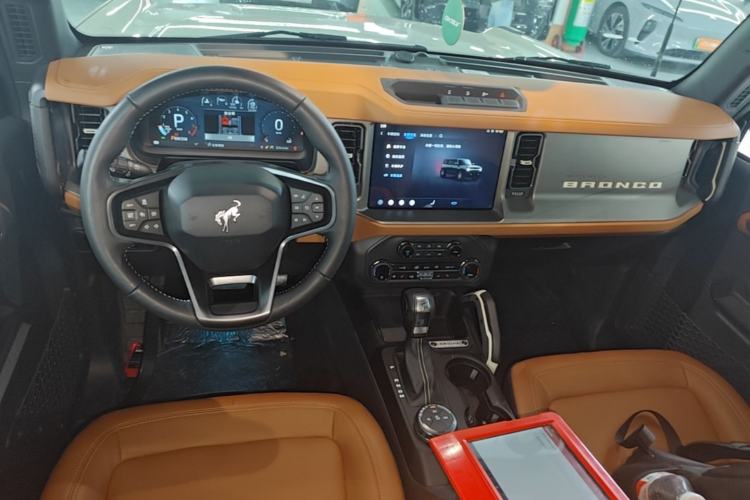 Used Ford Bronco 2024 2.3T Long Beach Center Console