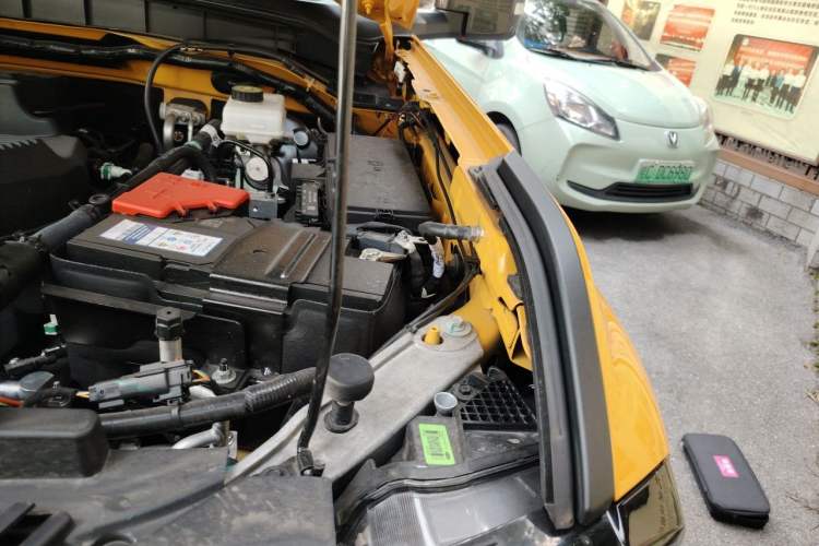 Used Ford Bronco 2024 2.3T Long Beach Engine Bay Left