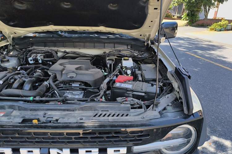 Used Ford Bronco 2024 2.3T Wilderness Engine Bay Left