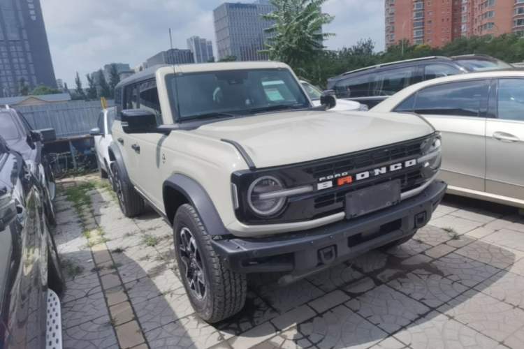 Used Ford Bronco 2024 2.3T Long Beach Front Right 45 Deg