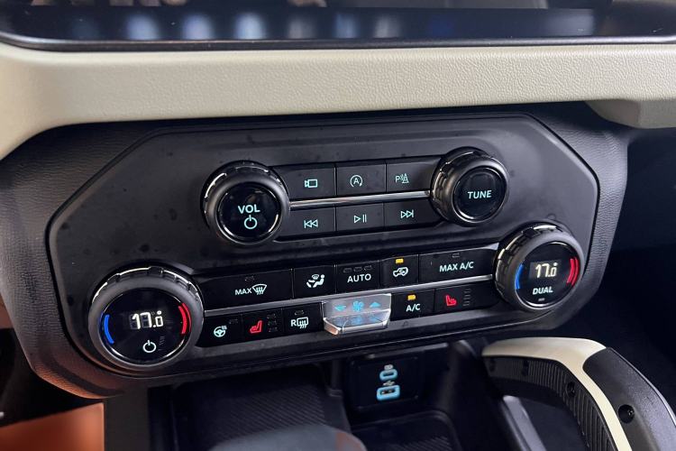 Used Ford Bronco 2024 2.3T Long Beach Interior 6