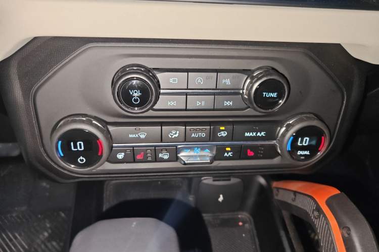 Used Ford Bronco 2025 2.3T Big Dune Limited Custom Edition Audio And AC Panel