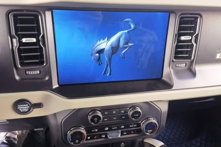 Used Ford Bronco 2026 Model, 2.3T, Changtan Big-Foot Off-Road Edition Audio And AC Panel
