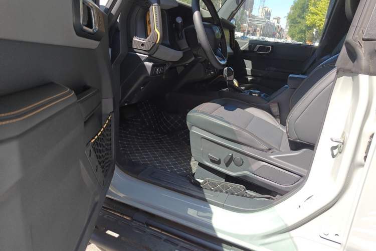 Used Ford Bronco 2026 Model, 2.3T, Huang Di Driver Seat