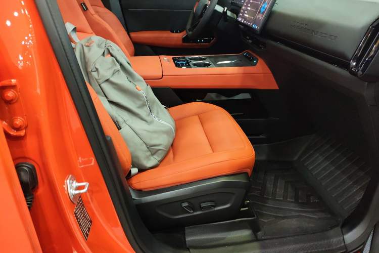 Used Ford Bronco 2026 Model Ink Diamond Range-Extended Right Front Seat