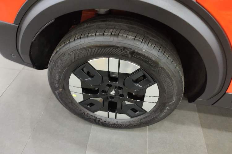 Used Ford Bronco 2026 Model Ink Diamond Range-Extended Right Rear Wheel Hub