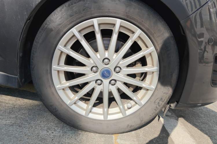 Used Ford C-MAX 2017 2.0L Energi (Imported) Right Front Wheel Hub