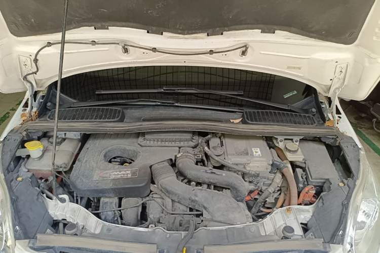 Used Ford C-MAX 2017 2.0L Energi (Imported) Engine Bay
