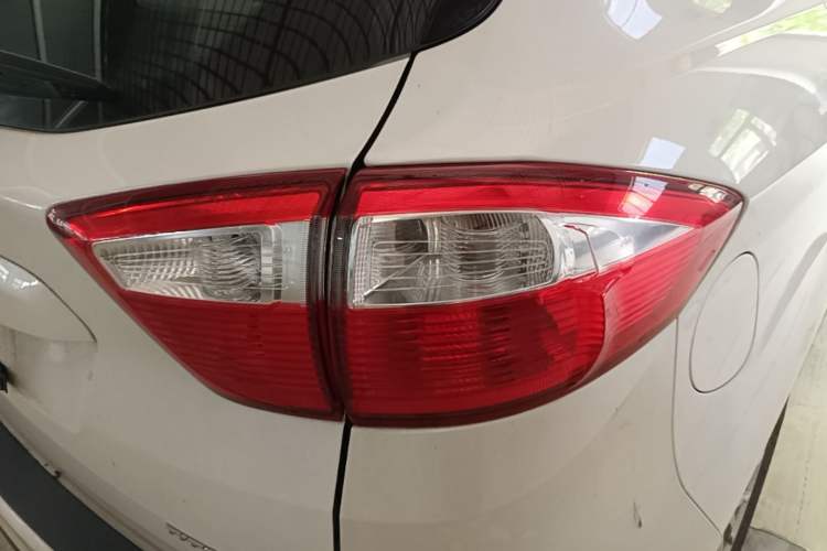 Used Ford C-MAX 2017 2.0L Energi (Imported) Exterior 3
