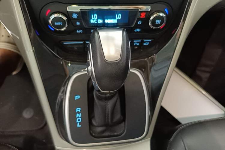 Used Ford C-MAX 2017 2.0L Energi (Imported) Gear Lever
