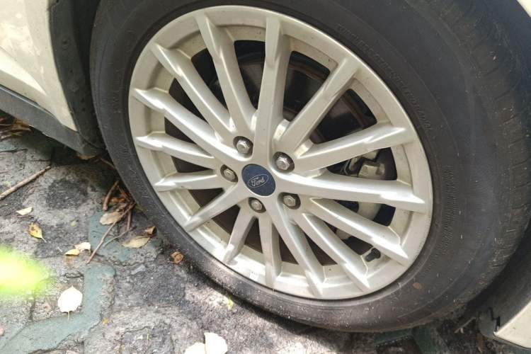 Used Ford C-MAX 2017 2.0L Energi (Imported) Right Front Wheel Hub
