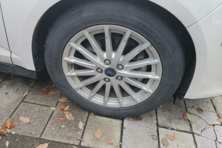 Used Ford C-MAX 2017 2.0L Energi (Imported) Right Front Wheel Hub