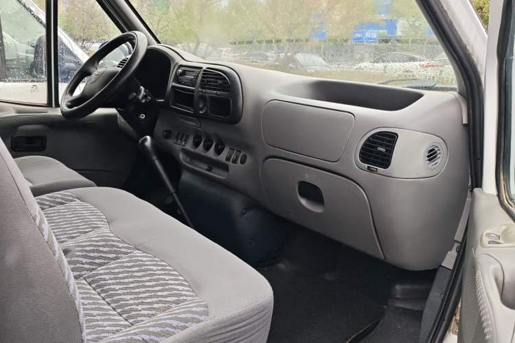 Used Ford Classic Transit 2013 2.8T Facelifted Diesel Van - Short Wheelbase Mid-Roof Model JX493ZLQ4 Interior 4