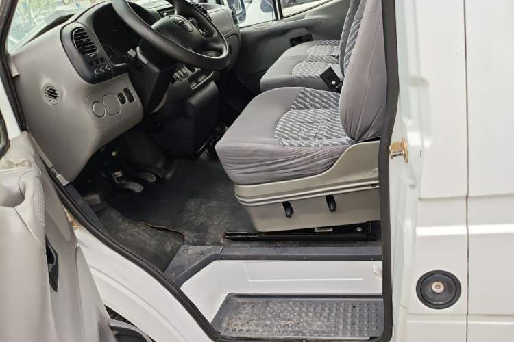 Used Ford Classic Transit 2013 2.8T Facelifted Diesel Van - Short Wheelbase Mid-Roof Model JX493ZLQ4 Left Front Seat
