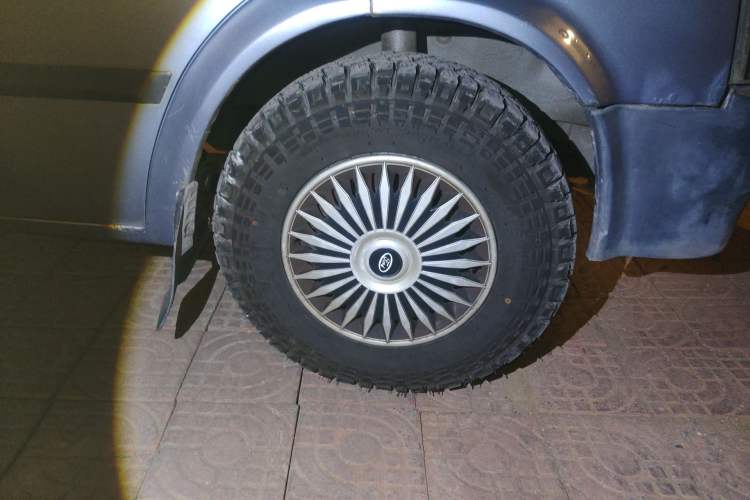 Used Ford Classic Transit 2009 2.8T Diesel Standard Version Short Wheelbase Mid-Roof JX493ZLQ3 Right Front Wheel Hub