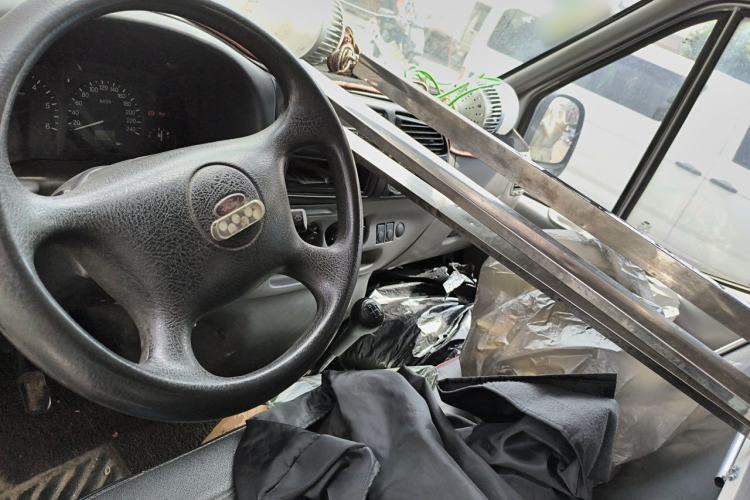 Used Ford Classic Transit 2009 2.8T Diesel Multi-Function Long-Wheelbase Mid-Roof JX493ZLQ3 Center Console