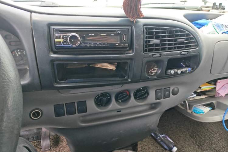 Used Ford Classic Transit 2009 2.8T Diesel Standard Version Short Wheelbase Mid-Roof JX493ZLQ3 Audio And AC Panel