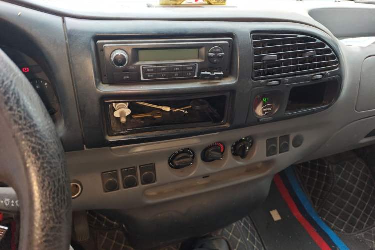 Used Ford Classic Transit 2009 2.8T Diesel Standard Version Long Wheelbase Mid-Roof JX493ZLQ3 Audio And AC Panel