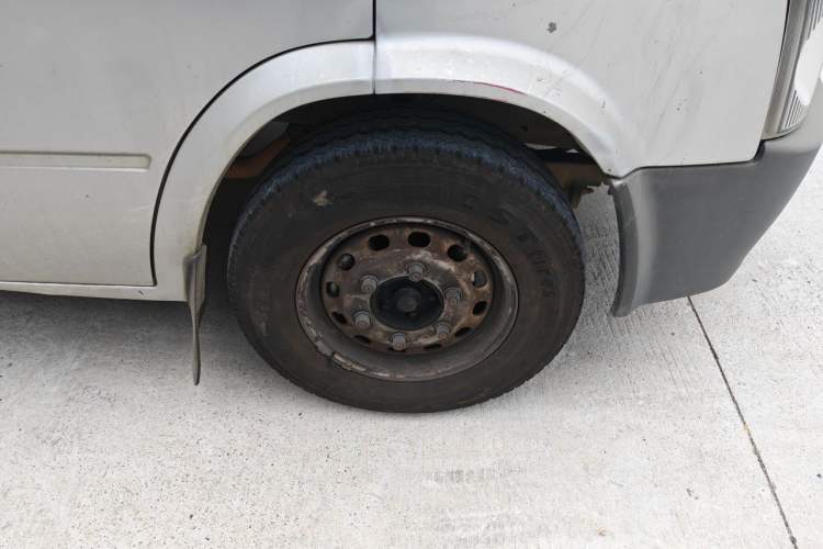 Used Ford Classic Transit 2009 2.8T Diesel Standard Version Short Wheelbase Mid-Roof JX493ZLQ3 Right Front Wheel Hub