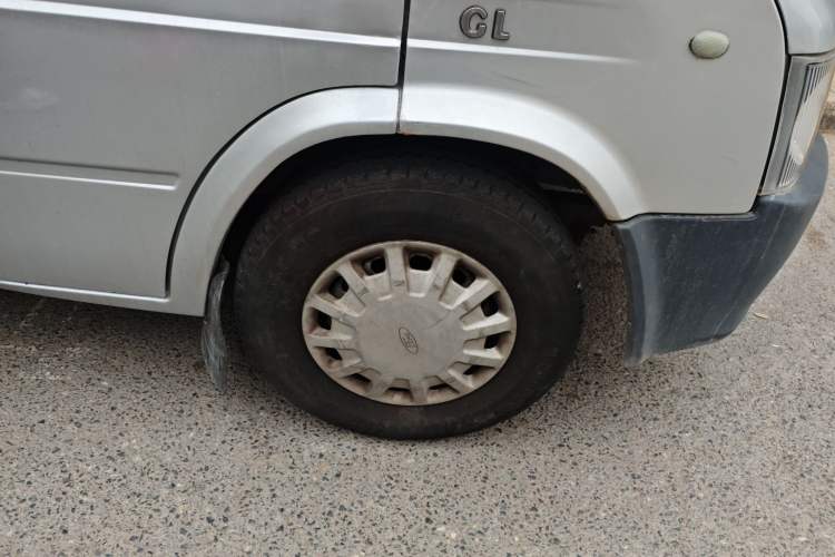 Used Ford Classic Transit 2009 2.8T Diesel Standard Version Long Wheelbase Mid-Roof JX493ZLQ3 Right Front Wheel Hub