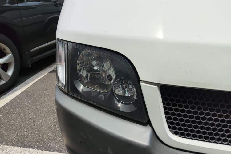 Used Ford Classic Transit 2009 2.8T Diesel Standard Version Short Wheelbase Mid-Roof JX493ZLQ3 Right Front Headlight