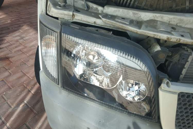 Used Ford Classic Transit 2009 2.8T Diesel Standard Version Short Wheelbase Mid-Roof JX493ZLQ3 Right Front Headlight