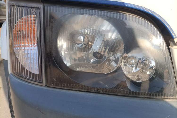 Used Ford Classic Transit 2009 2.8T Diesel Standard Version Short Wheelbase Mid-Roof JX493ZLQ3 Right Front Headlight