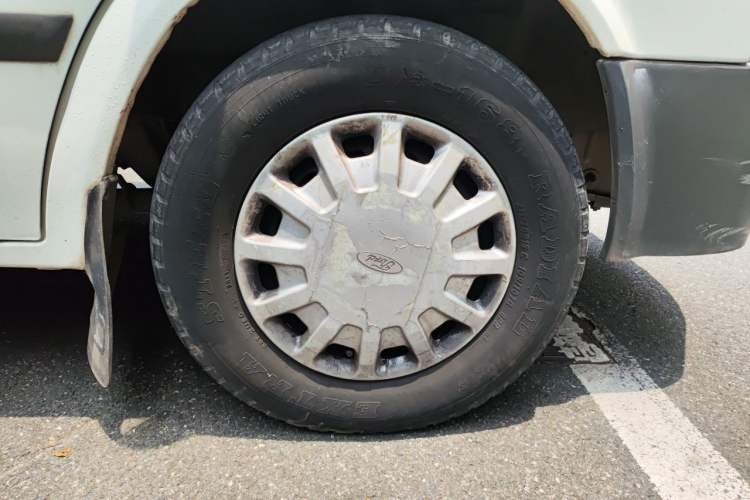 Used Ford Classic Transit 2009 2.8T Diesel Standard Version Short Wheelbase Mid-Roof JX493ZLQ3 Right Front Wheel Hub