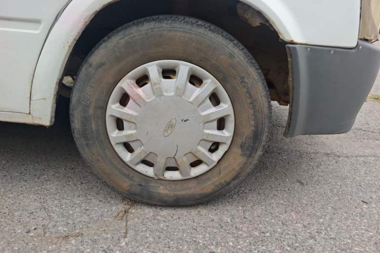 Used Ford Classic Transit 2009 2.8T Diesel Standard Version Short Wheelbase Mid-Roof JX493ZLQ3 Right Front Wheel Hub