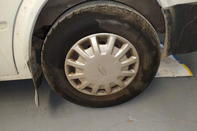 Used Ford Classic Transit 2009 2.8T Diesel Standard Version Short Wheelbase Low Roof – JX493ZLQ3 Right Front Wheel Hub