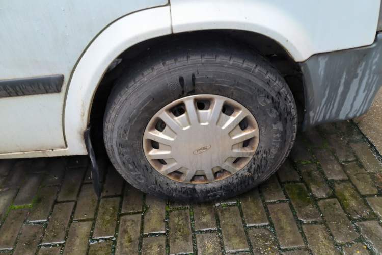 Used Ford Classic Transit 2009 2.8T Diesel Multi-Function Long-Wheelbase Mid-Roof JX493ZLQ3 Right Front Wheel Hub