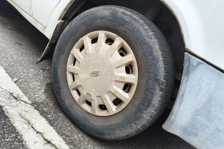 Used Ford Classic Transit 2009 2.8T Diesel Standard Version Short Wheelbase Mid-Roof JX493ZLQ3 Right Front Wheel Hub