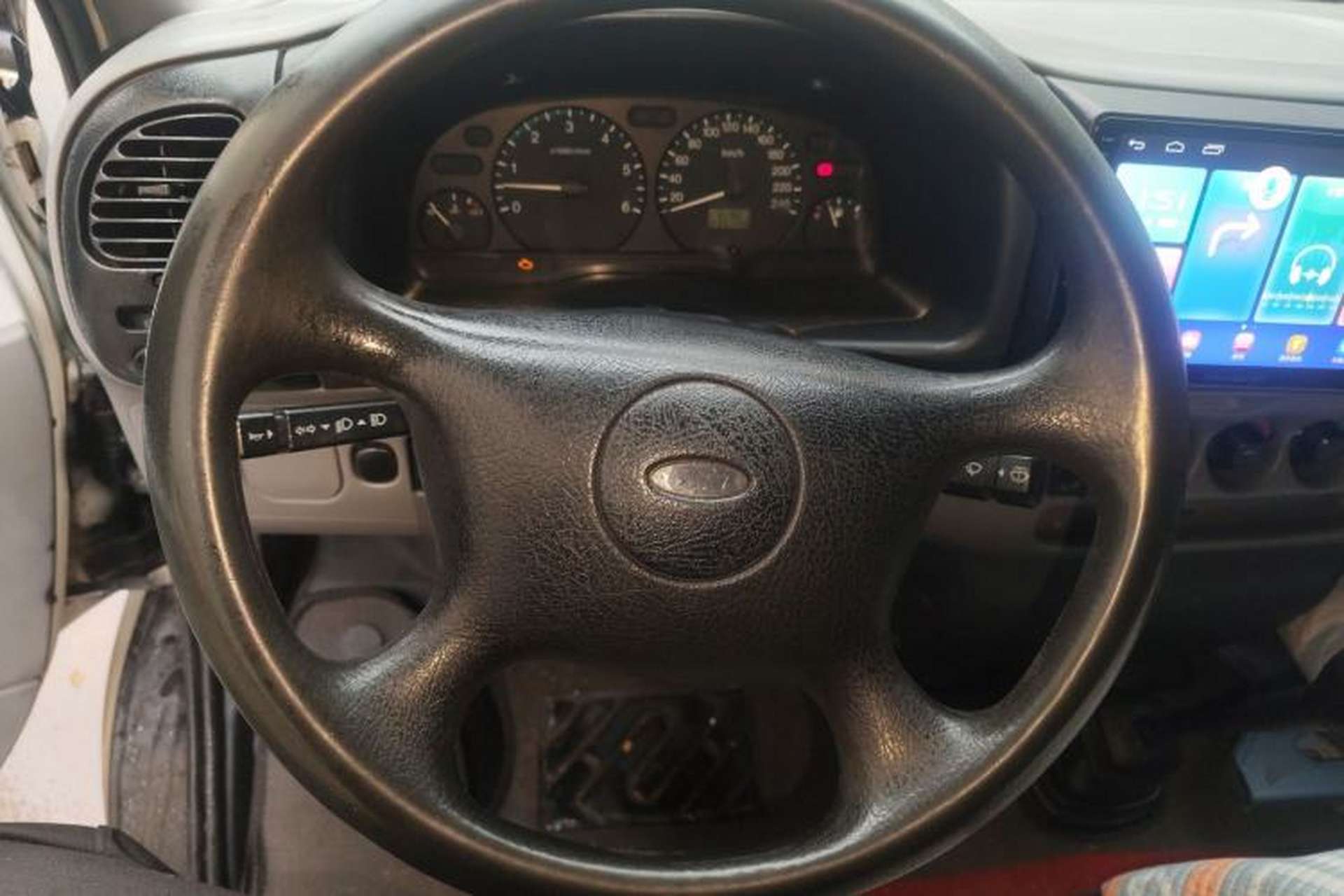 Used Ford Classic Transit 2013 2.8T Diesel Logistics Model with Short Wheelbase and Mid-Roof JX493ZLQ4 Steering Wheel