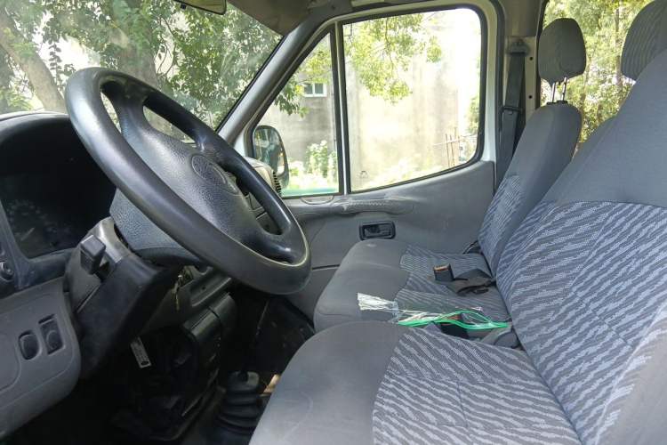 Used Ford Classic Transit 2013 2.8T Facelifted Diesel Van - Short Wheelbase Mid-Roof Model JX493ZLQ4 Left Front Seat