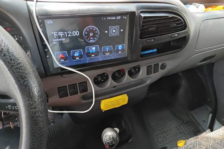 Used Ford Classic Transit 2013 2.8T Diesel Logistics Model with Short Wheelbase and Mid-Roof JX493ZLQ4 Audio And AC Panel